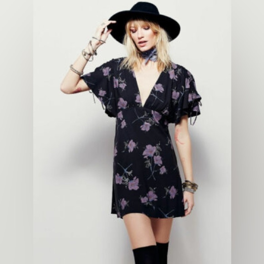 Free People Size 6 Melanie Floral Fit And Flare Dress Deep V Flutter Sleeve